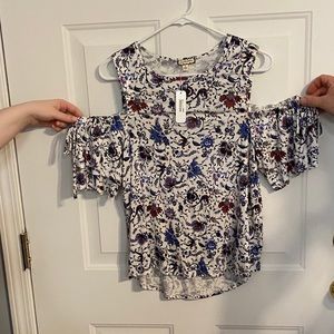 💙Super Cute Cold Shoulder short sleeve shirt